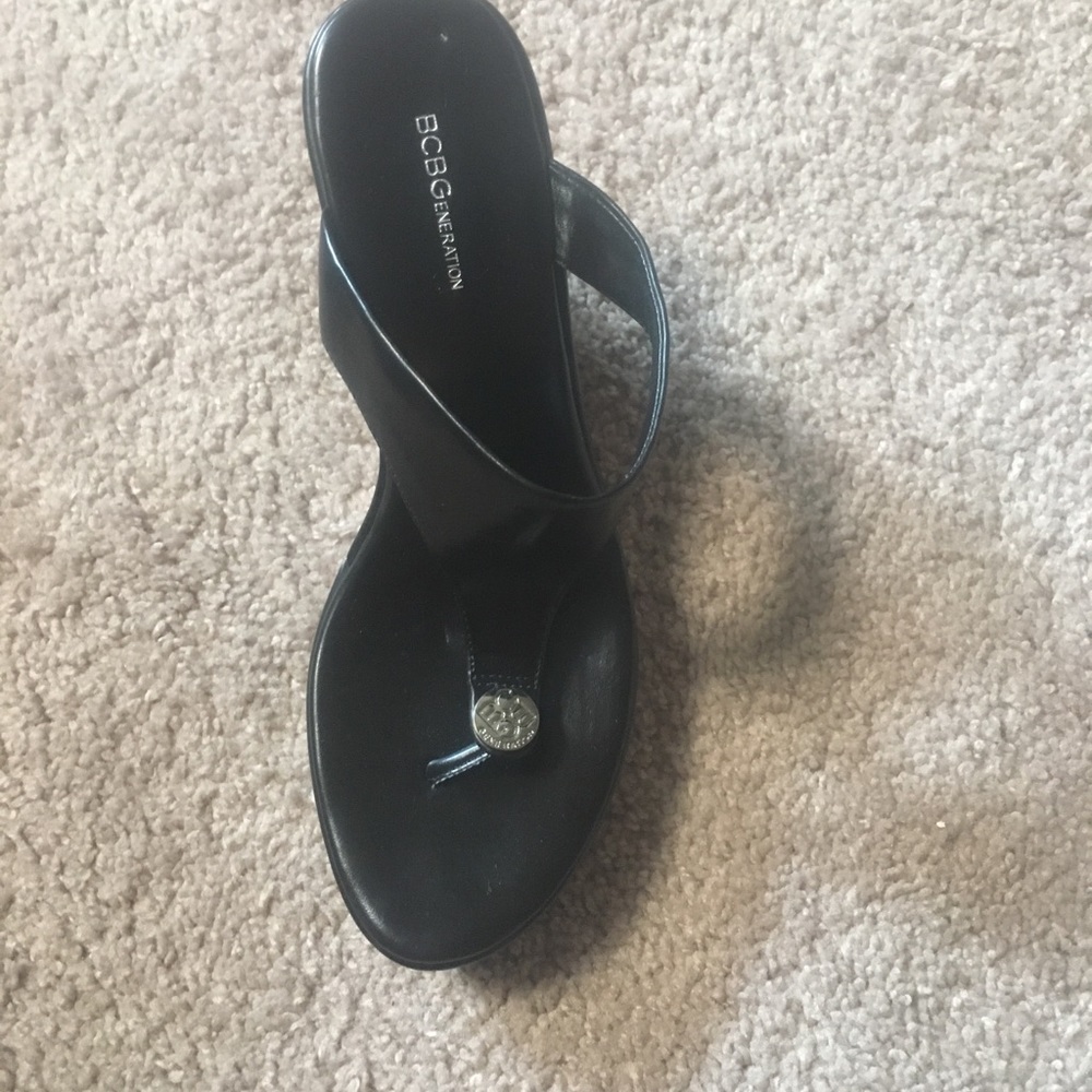 New BCBG blk wedge sandals size 39